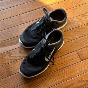 Nike athletic shoes. Black size 8.5
